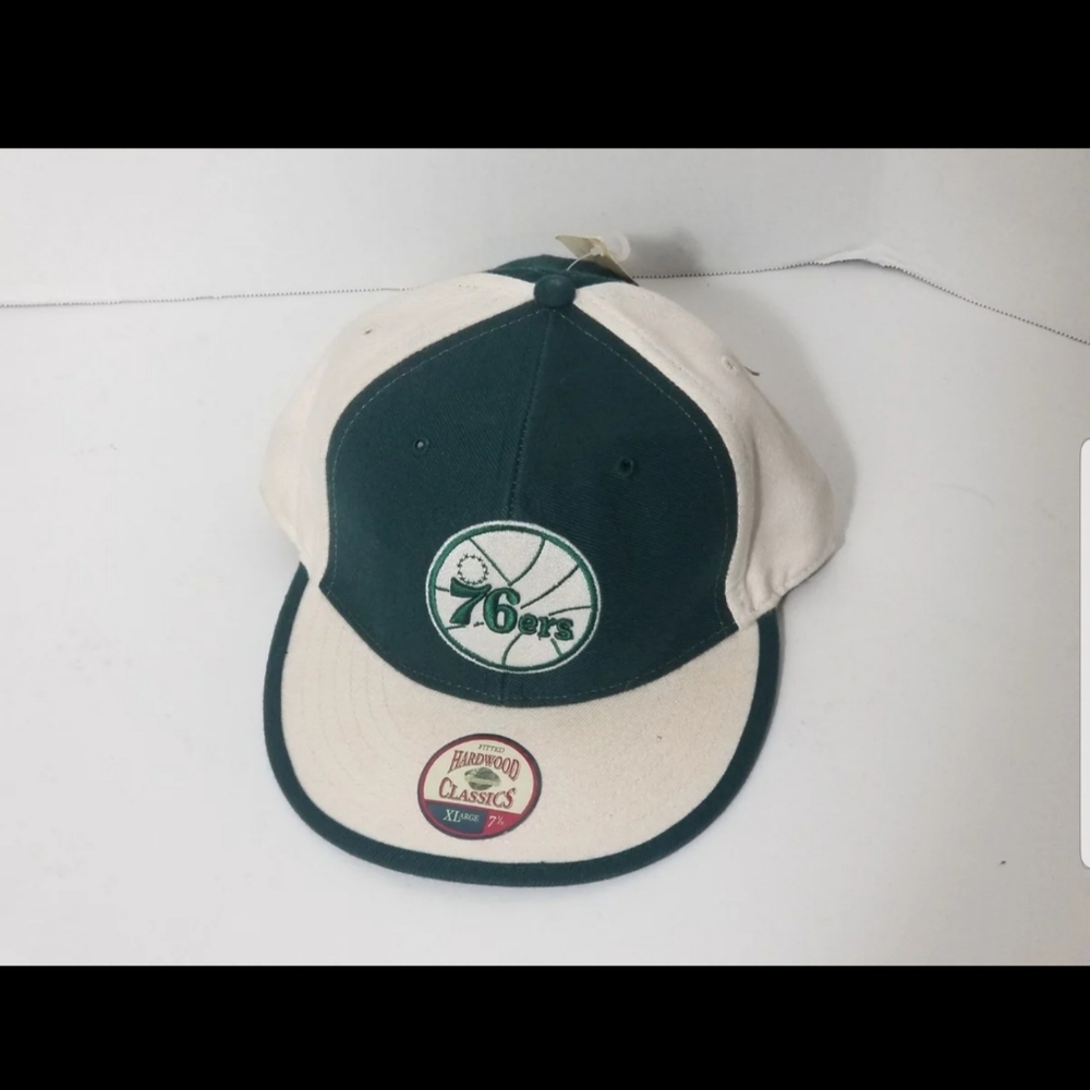 Men's Hardwood Classic 76ers Fitted Hat!